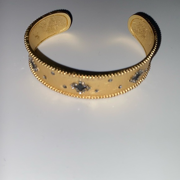 Gold Cuff Bracelet with black Clovers diamond like accents🔥 - Picture 5 of 9